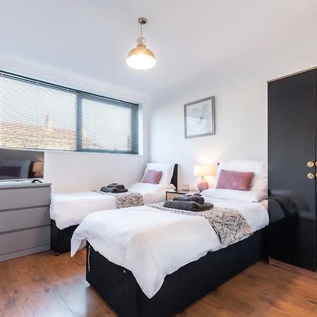 Best Price!! - Contractor Heaven! 4 Singles Beds Or 2 King Size, Southsea Apartment- Free Parking, Smart Tvs Portsmouth Exterior photo