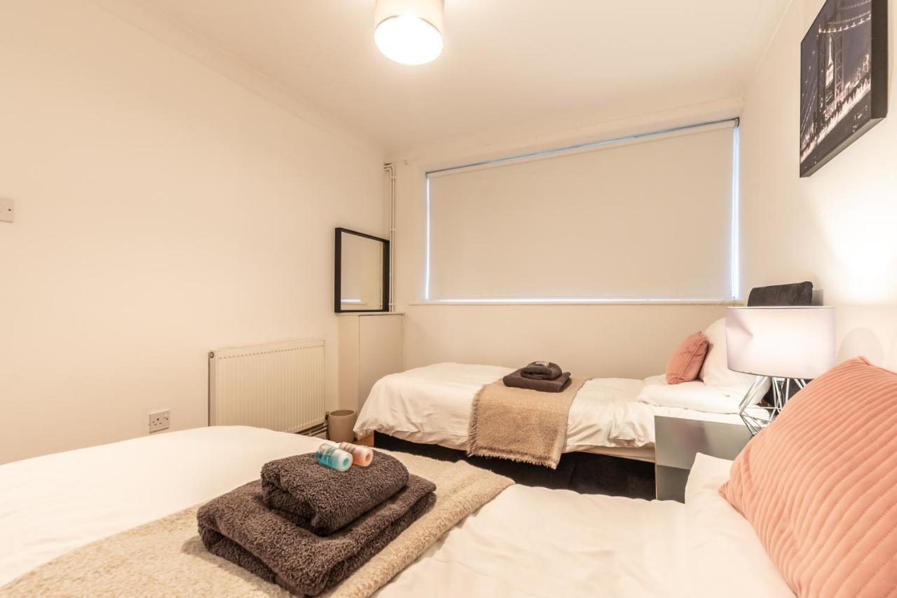 Best Price!! - Contractor Heaven! 4 Singles Beds Or 2 King Size, Southsea Apartment- Free Parking, Smart Tvs Portsmouth Exterior photo