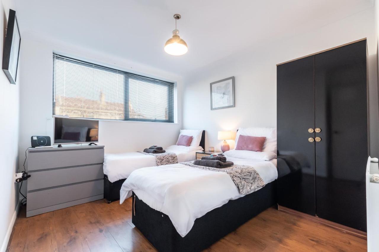 Best Price!! - Contractor Heaven! 4 Singles Beds Or 2 King Size, Southsea Apartment- Free Parking, Smart Tvs Portsmouth Exterior photo